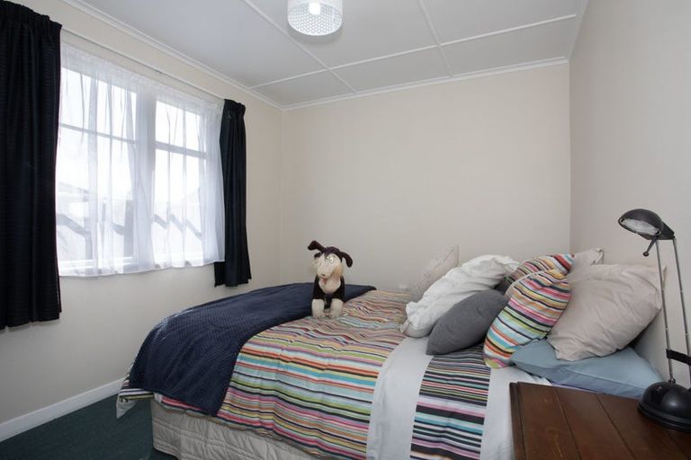 Photo of property in 25 Ngahina Street, Marton, 4710