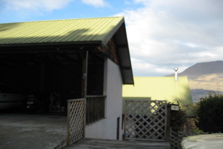 Photo of property in 18a Cameron Place, Fernhill, Queenstown, 9300