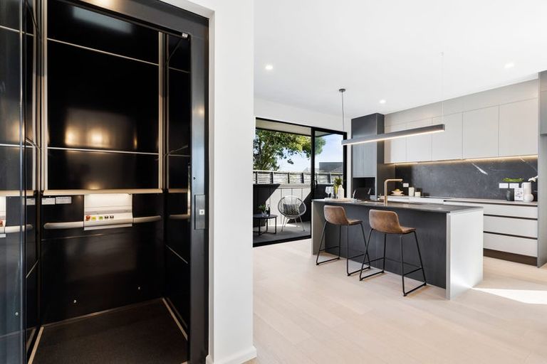 Photo of property in 16c Saltburn Road, Milford, Auckland, 0620