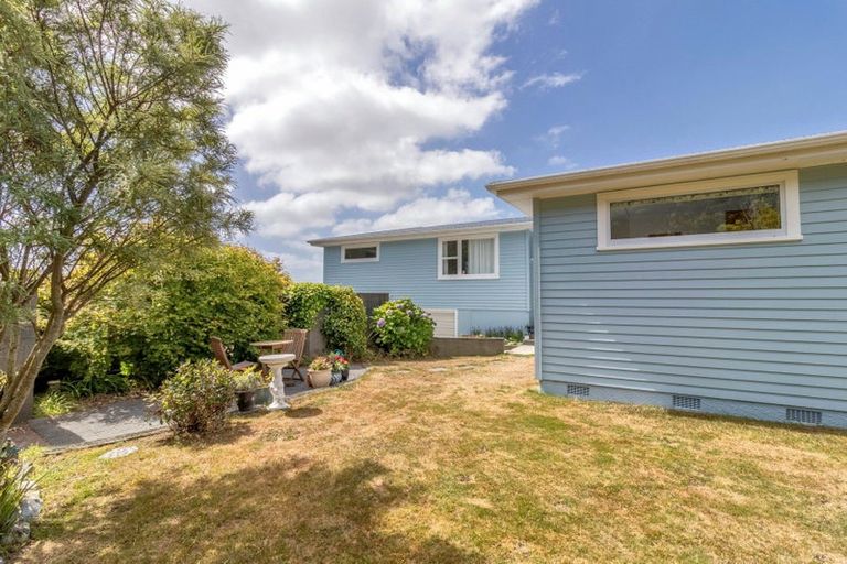 Photo of property in 25 Oak Avenue, Paremata, Porirua, 5024