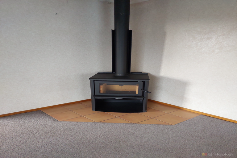 Photo of property in 19 Timaru Road, Waimate, 7924