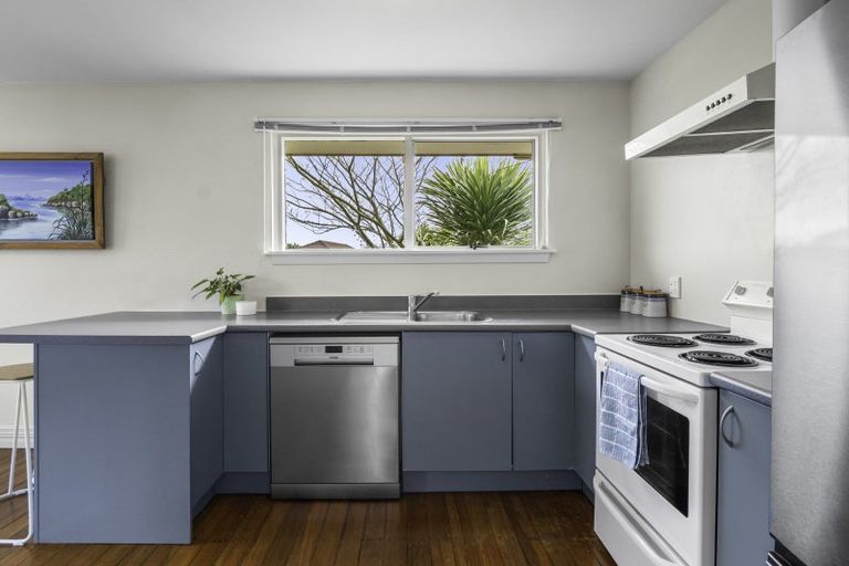 Photo of property in 82 Farquhars Road, Redwood, Christchurch, 8051