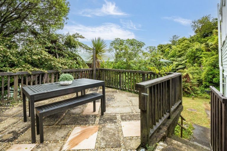 Photo of property in 142 The Ridgeway, Mornington, Wellington, 6021