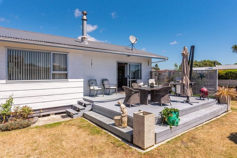 Photo of property in 4 Elder Grove, Paraparaumu, 5032