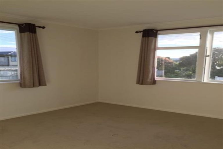 Photo of property in 1/8 Valdale Road, Henderson, Auckland, 0610