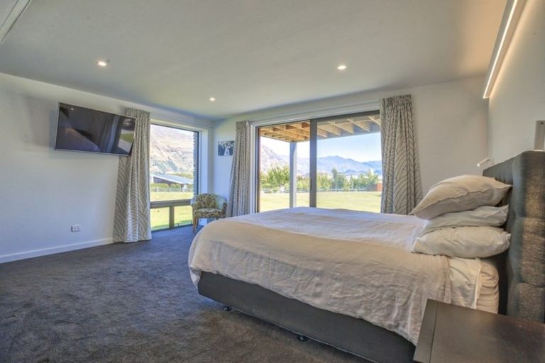 Photo of property in 314 Beacon Point Road, Wanaka, 9305