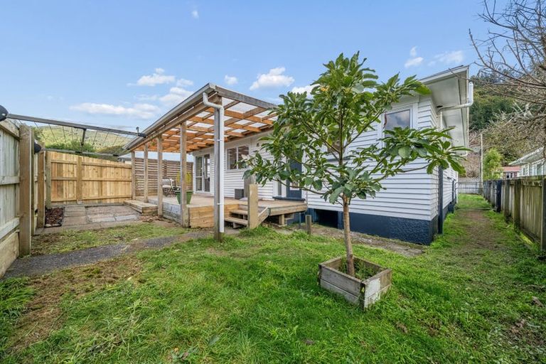 Photo of property in 95 Hine Road, Wainuiomata, Lower Hutt, 5014