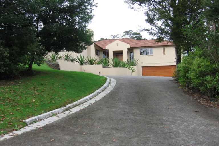 Photo of property in 16 Oakford Park Crescent, Greenhithe, Auckland, 0632