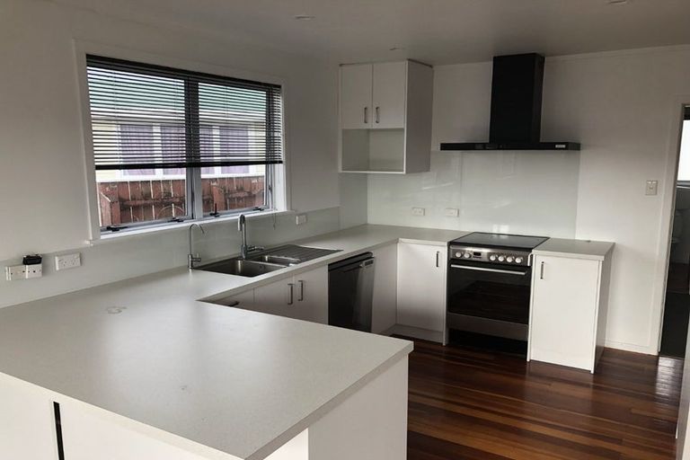 Photo of property in 12 Riversdale Drive, Merrilands, New Plymouth, 4312