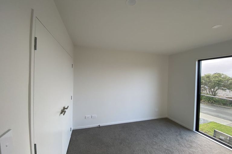 Photo of property in 2/9 Schnapper Rock Road, Greenhithe, Auckland, 0632