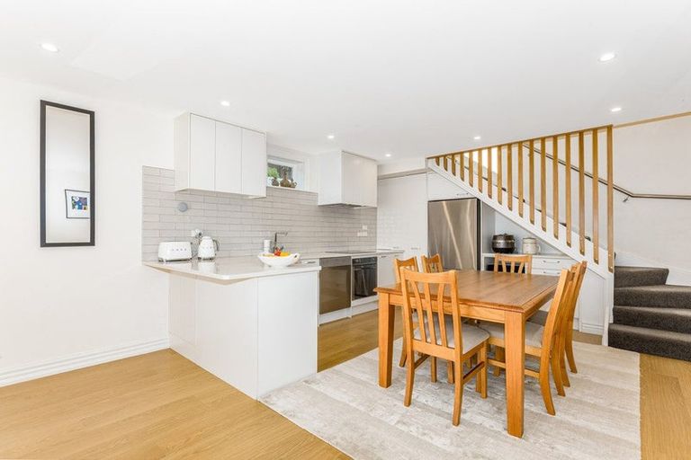 Photo of property in 27 Princess Terrace, Newtown, Wellington, 6021