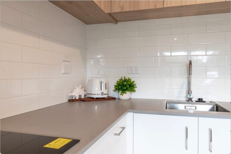 Photo of property in 4 Tuputupu Drive, Kumeu, 0810