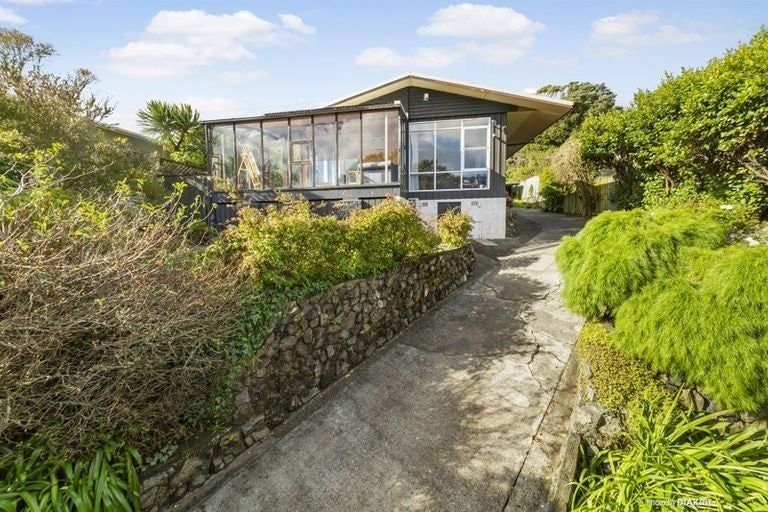 Photo of property in 22 Silverbirch Grove, Churton Park, Wellington, 6037