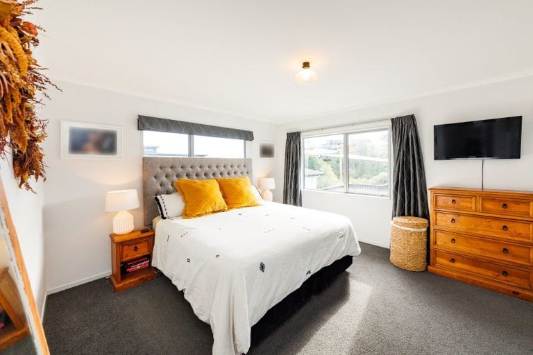 Photo of property in 103 Cashmere Drive, Fitzherbert, Palmerston North, 4410