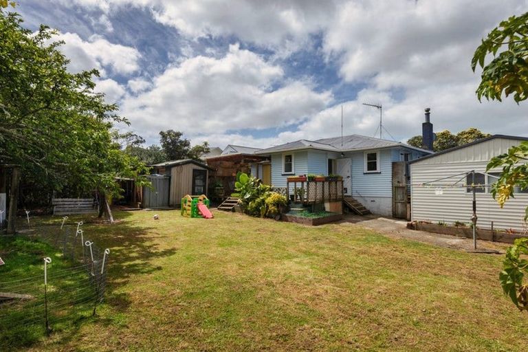 Photo of property in 1 Sarona Avenue, Glen Eden, Auckland, 0602