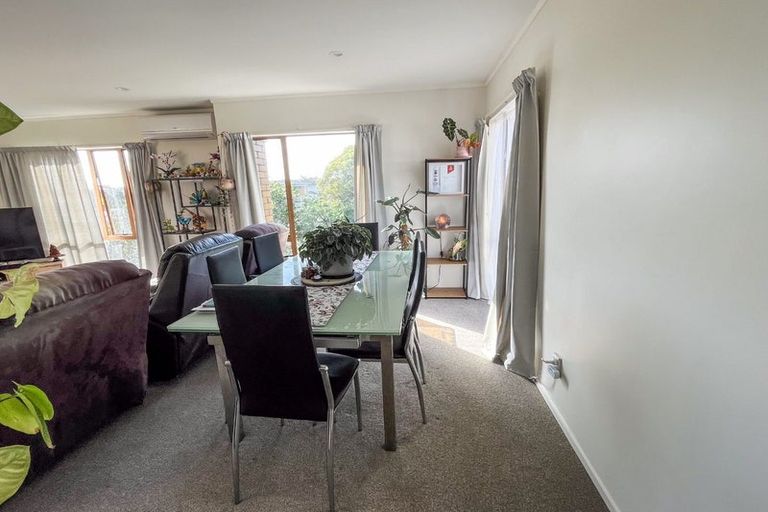 Photo of property in 12a Prince Regent Drive, Half Moon Bay, Auckland, 2012