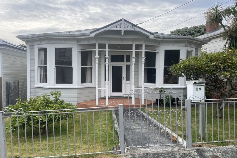 Photo of property in 19 Myrtle Crescent, Mount Cook, Wellington, 6021