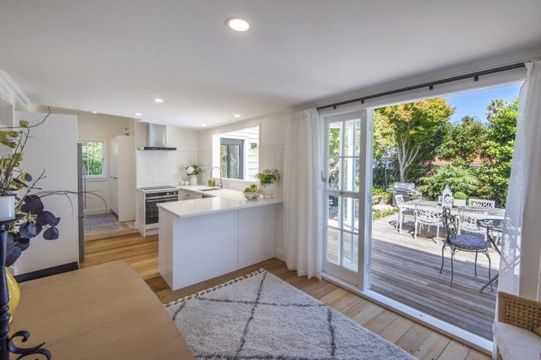 Photo of property in 37 Kiwi Road, Stanley Point, Auckland, 0624