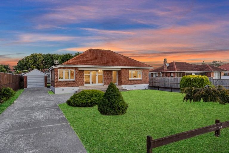 Photo of property in 1/13 Clevedon Road, Papakura, 2110