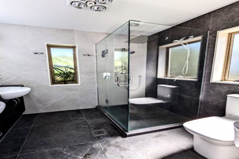 Photo of property in 32 Roy Maloney Drive, Henderson, Auckland, 0612