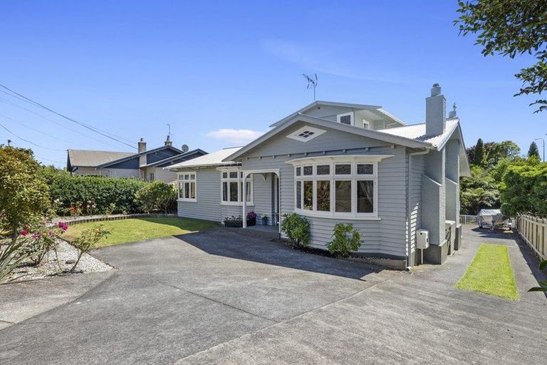 Photo of property in 47 Waiwaka Terrace, Strandon, New Plymouth, 4312