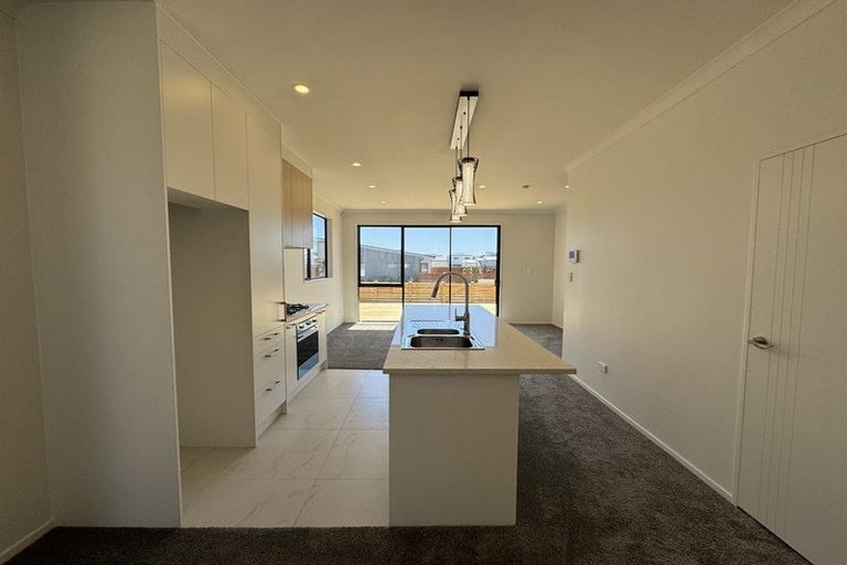 Photo of property in 14 Parahau Road, Papakura, 2110