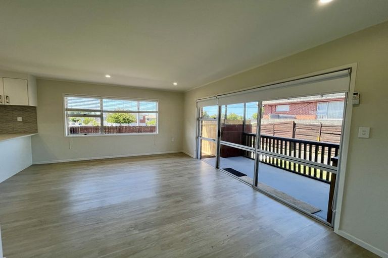 Photo of property in 1/101 Mcleod Road, Te Atatu South, Auckland, 0610