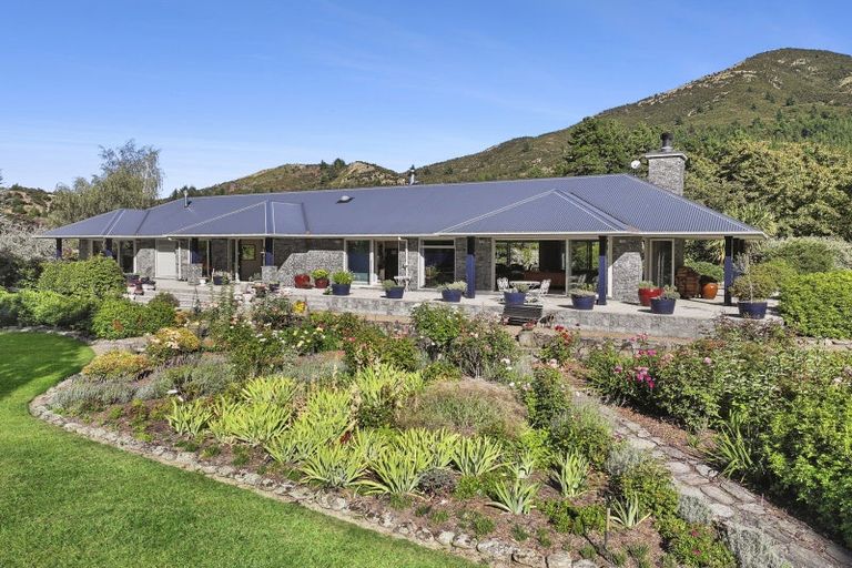 Photo of property in 1025 Lake Hawea-albert, Albert Town, Wanaka, 9382