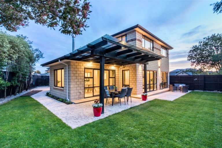 Photo of property in 7 Stoneleigh Green, Parklands, Christchurch, 8083