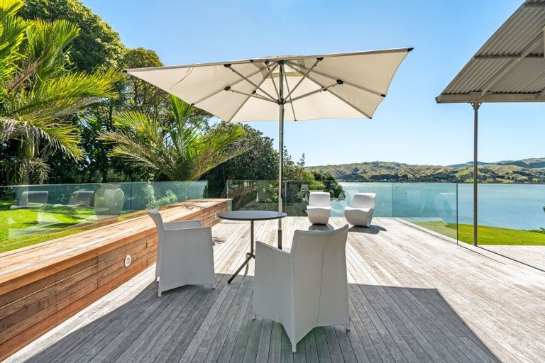 Photo of property in 360 Paremata Road, Whitby, Porirua, 5381