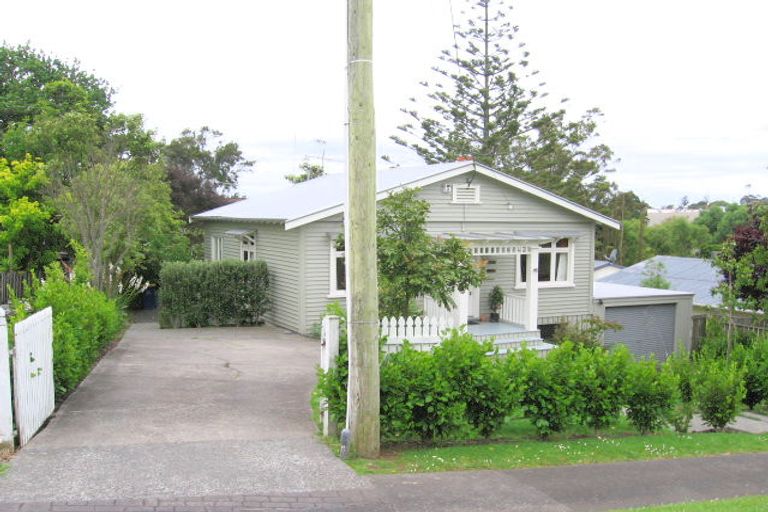 Photo of property in 34 Clayburn Road, Glen Eden, Auckland, 0602