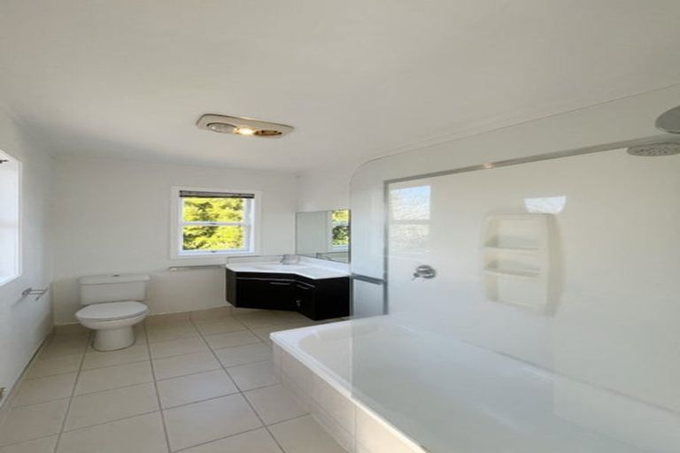 Photo of property in 242 Sturges Road, Henderson, Auckland, 0612