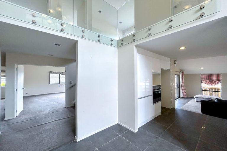 Photo of property in 21 Namsan Close, Fairview Heights, Auckland, 0632