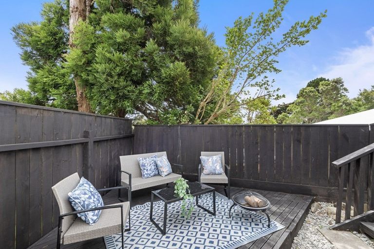 Photo of property in 47b Lyndfield Lane, Newlands, Wellington, 6037