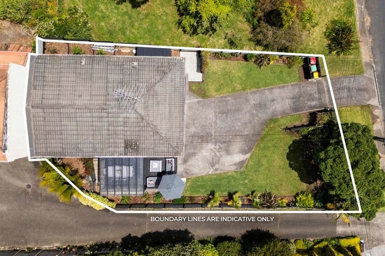 Photo of property in 1/18 Mizpah Road, Torbay, Auckland, 0630