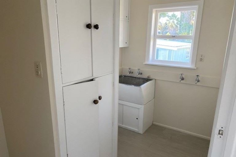 Photo of property in 206 Edmonton Road, Te Atatu South, Auckland, 0610