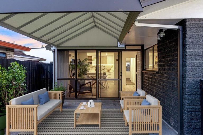 Photo of property in 2/3 Centreway Road, Orewa, 0931