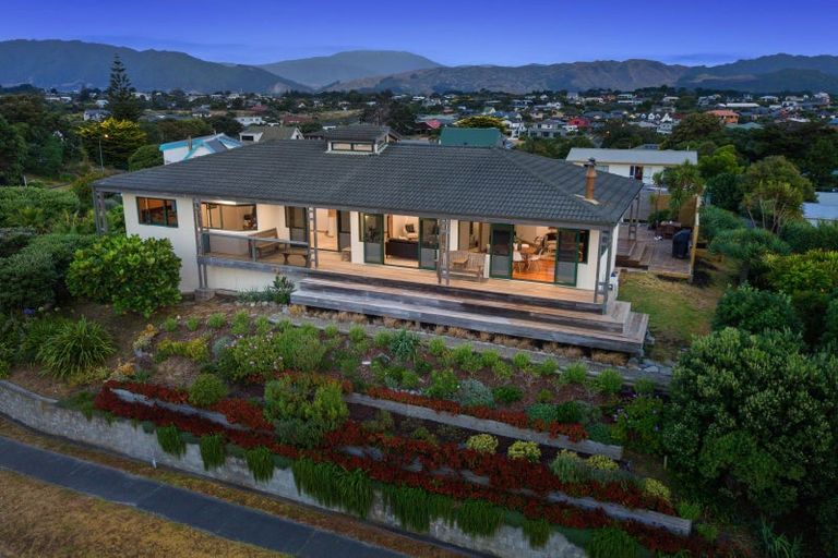 Photo of property in 10-12 Oratia Street, Waikanae Beach, Waikanae, 5036