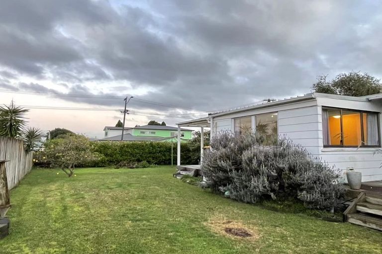 Photo of property in 1/128 Clevedon Road, Papakura, 2110