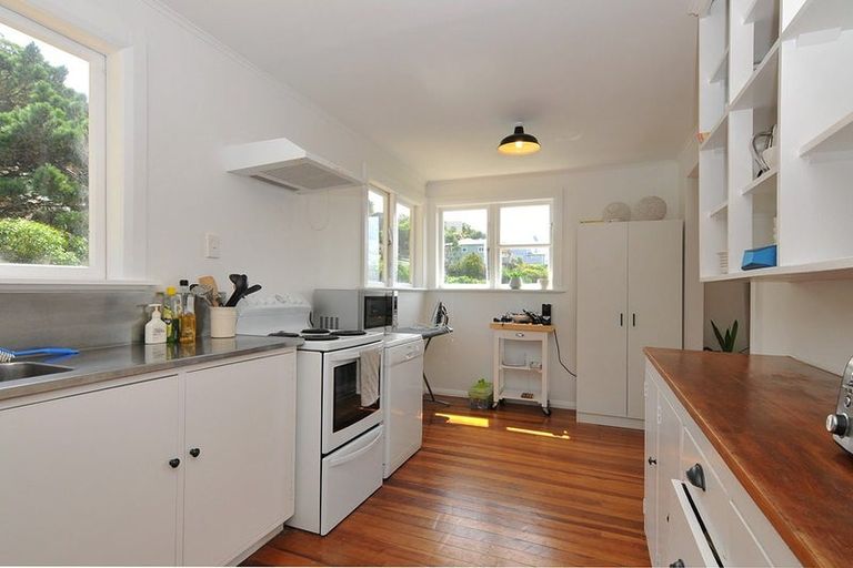 Photo of property in 8 Dunedin Terrace, Melrose, Wellington, 6023