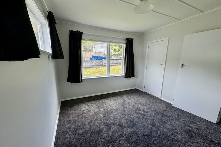 Photo of property in 5 Reid Road, Wainuiomata, Lower Hutt, 5014