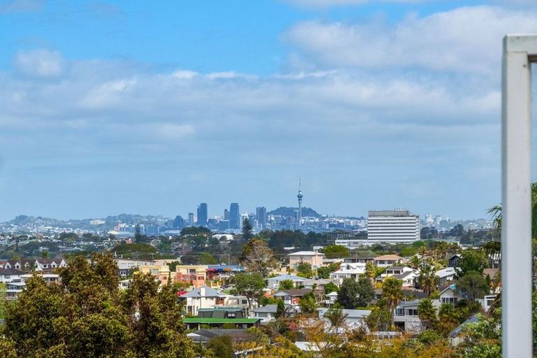 Photo of property in 6 Dewsbury Terrace, Castor Bay, Auckland, 0620