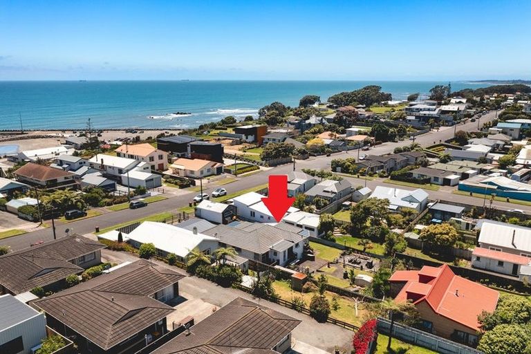 Photo of property in 9 Roy Terrace, Moturoa, New Plymouth, 4310