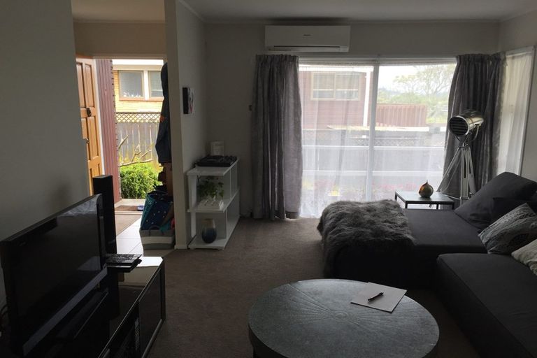 Photo of property in 1/172 Fisher Parade, Farm Cove, Auckland, 2012