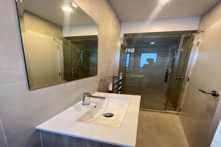 Photo of property in 3/105 Hobsonville Road, West Harbour, Auckland, 0618