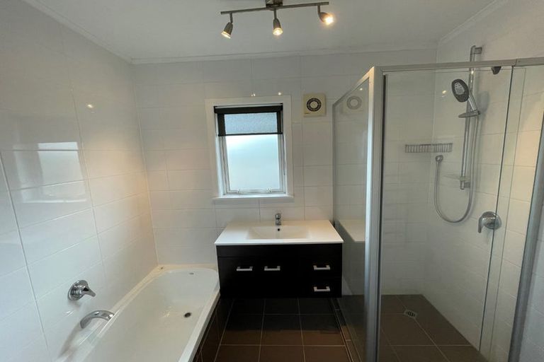 Photo of property in 41 Flanshaw Road, Te Atatu South, Auckland, 0610