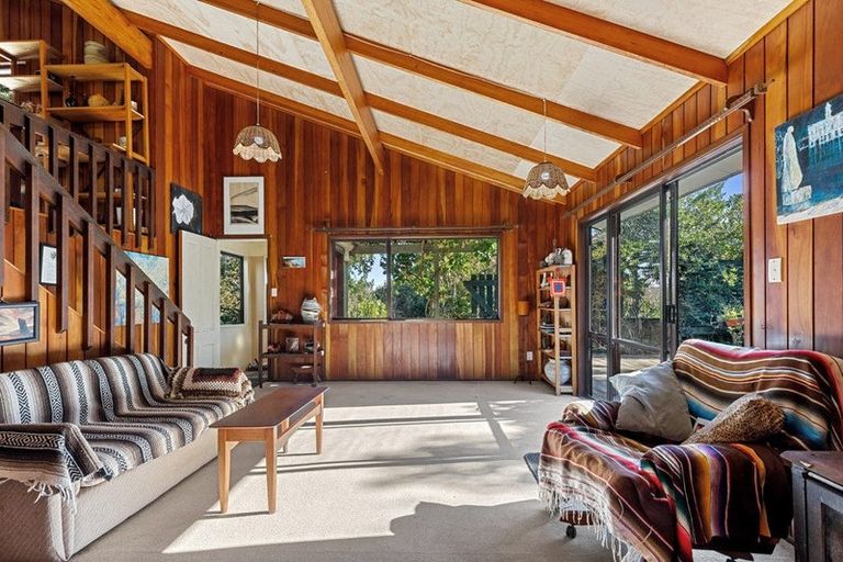 Photo of property in 8 Morlie Place, Torbay, Auckland, 0630