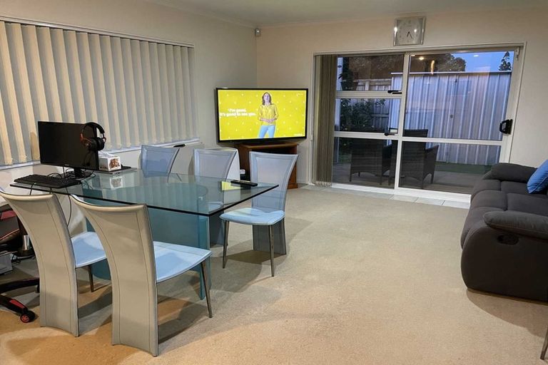 Photo of property in 2 Cathcart Close, Pukekohe, 2120