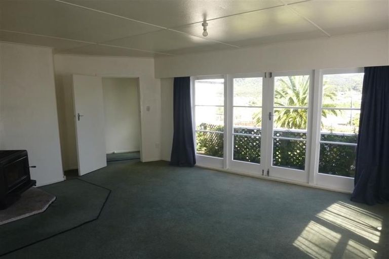 Photo of property in 32 Mimihau Grove, Wainuiomata, Lower Hutt, 5014