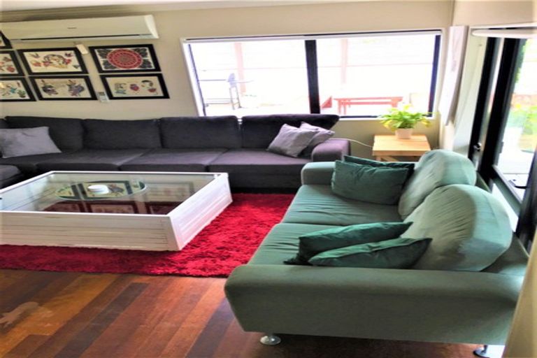 Photo of property in 15 Van Dyke Place, West Harbour, Auckland, 0618